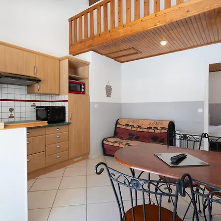 2 Entre 2 Et 4 Personne * Reynès